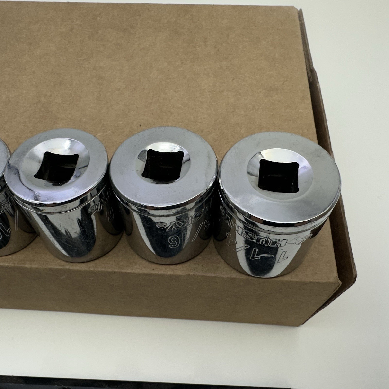 Husky 5 pc 1/2″ Drive 12 Point SAE Socket Set 1″, 1-1/16, 1-1/8, 1-3/16, 1-1/4