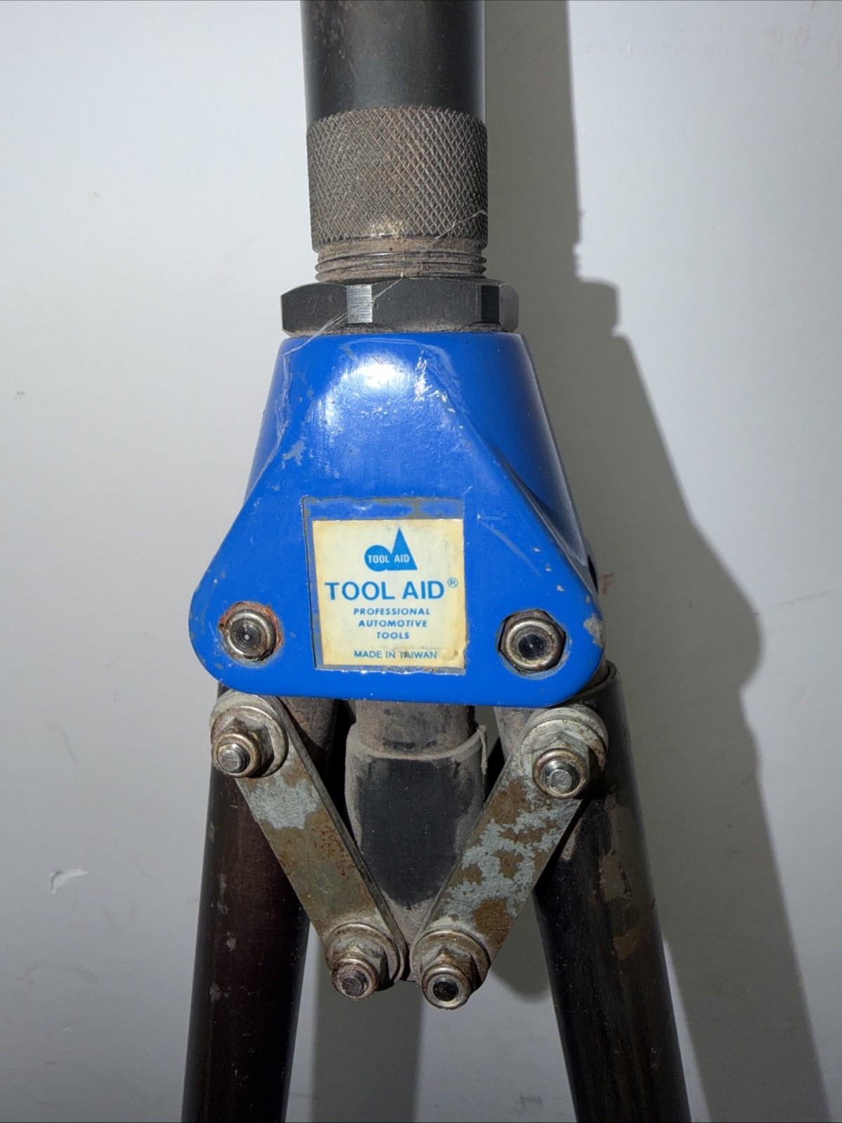 Vintage Tool Aid 19800 Heavy Duty 1/4″ Rivet Gun. Good Used Condition.
