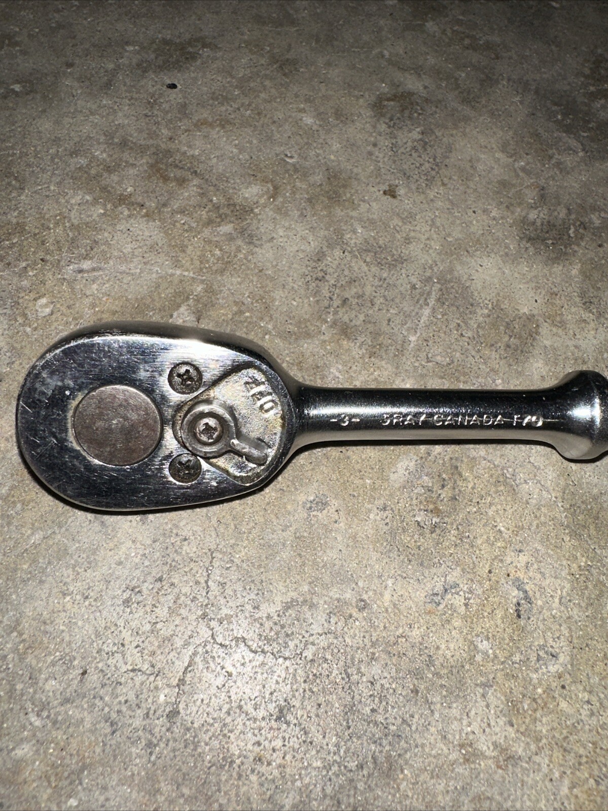 Gray Canada Ratchet 3/8 Drive T70