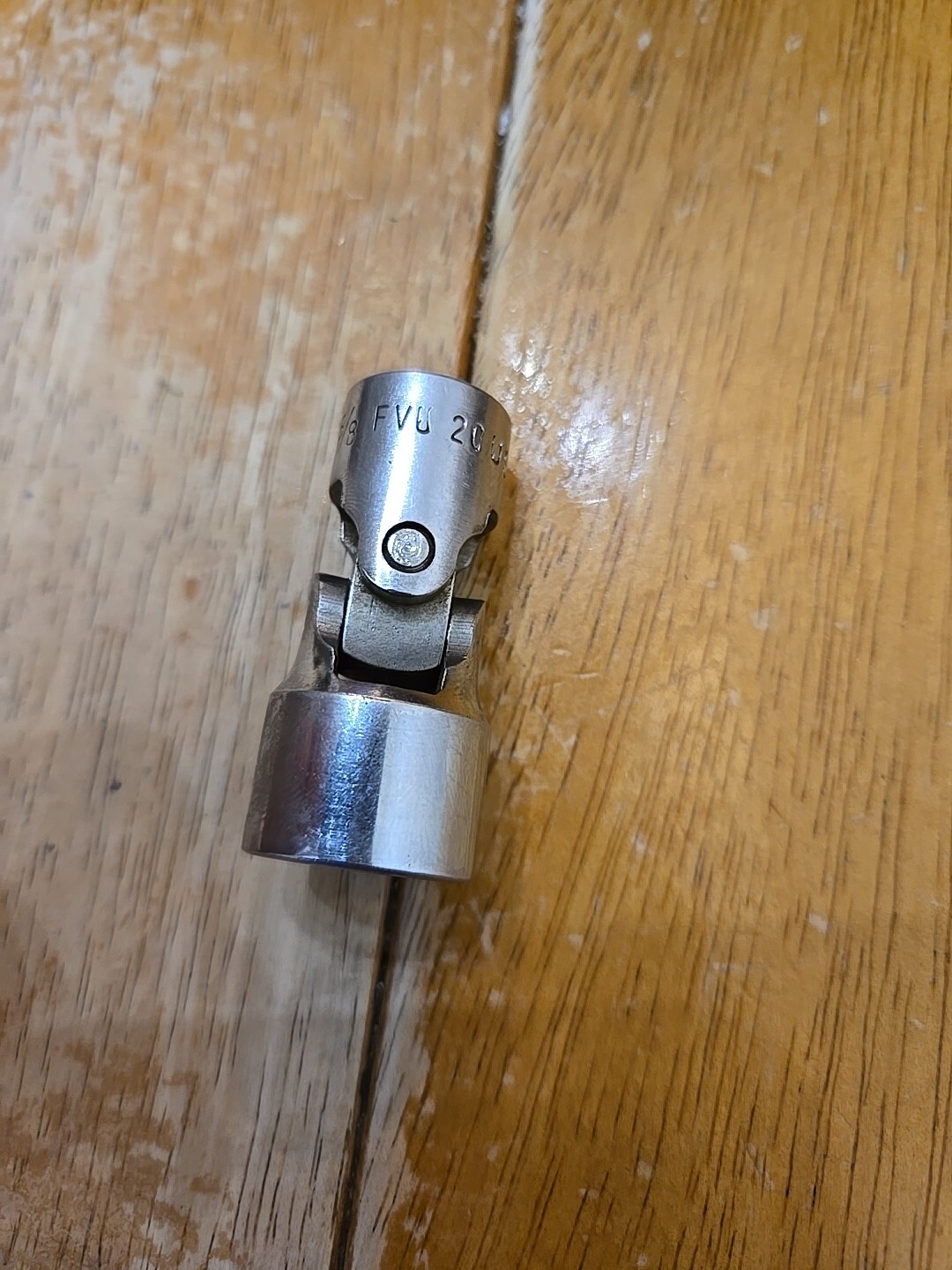 Snap On 3/8″ Drive 5/8″ 12PT Chrome Swivel Socket FVU20
