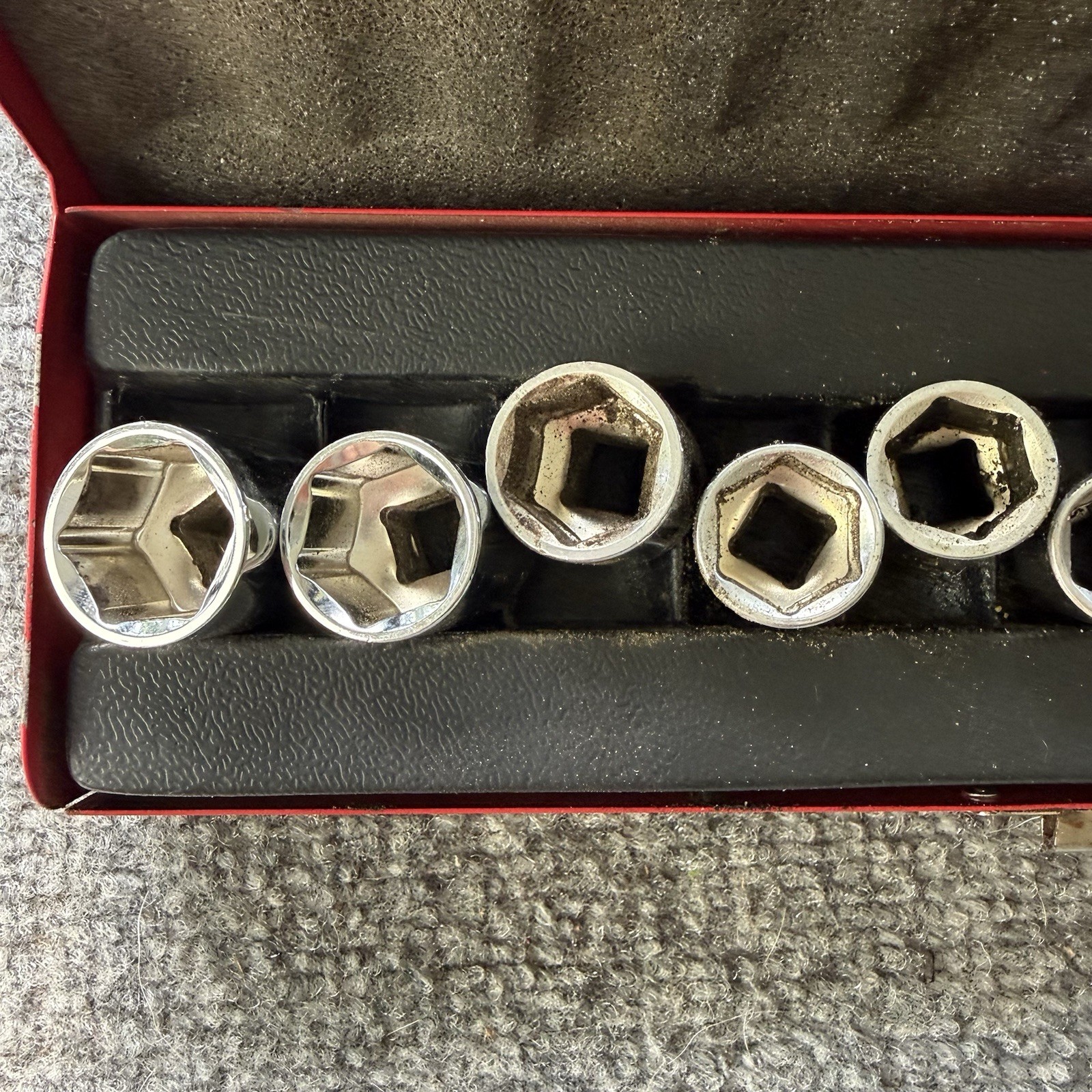 VTG Klein Tools 3/8 Drive Metric Socket Set 13-Piece 6-Point 7mm-19mm Metal Case
