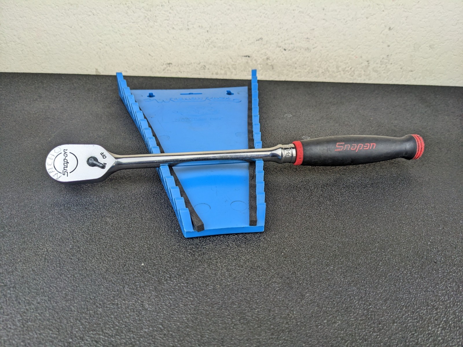 #bo851 Snap On Tools 3/8” Drive 12″ Soft Grip Red Long Handle Ratchet FHL80
