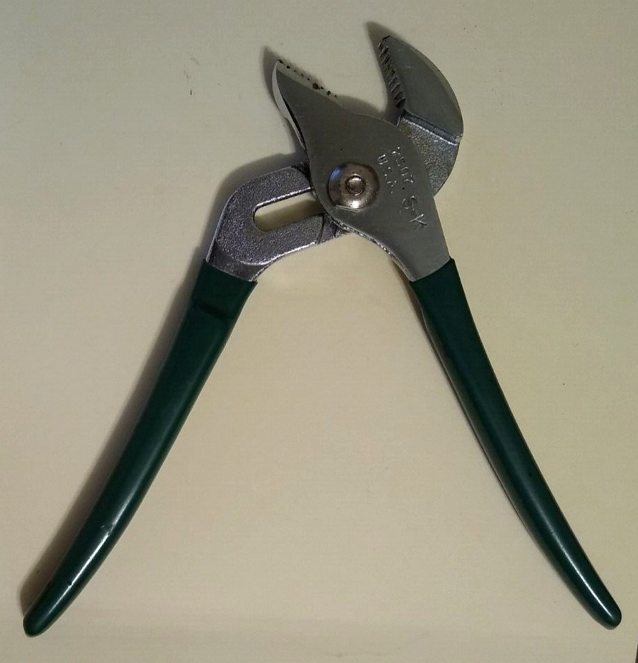S-K – 7507 – 6-1/2″ Long – Adjustable Slip Joint Pliers – Green Grip – Pre-owned