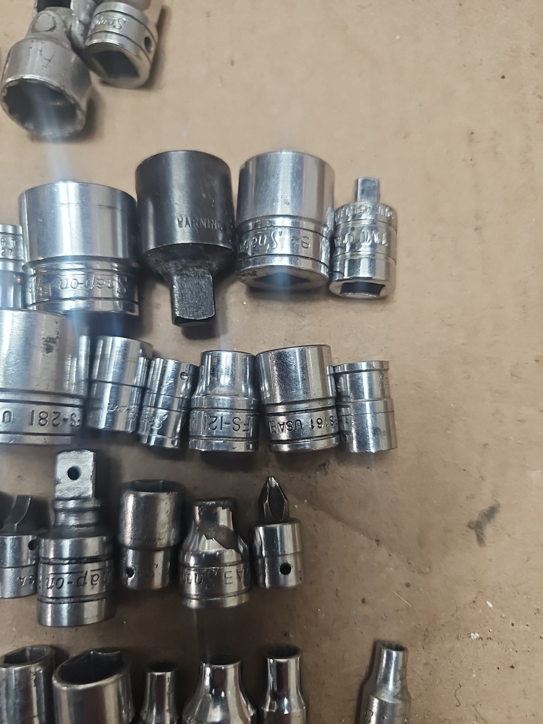 P43- 40 pieces of SNAP ON TOOLS – Sockets, Adapters, Etc 1/4 & 3/8″ Dr