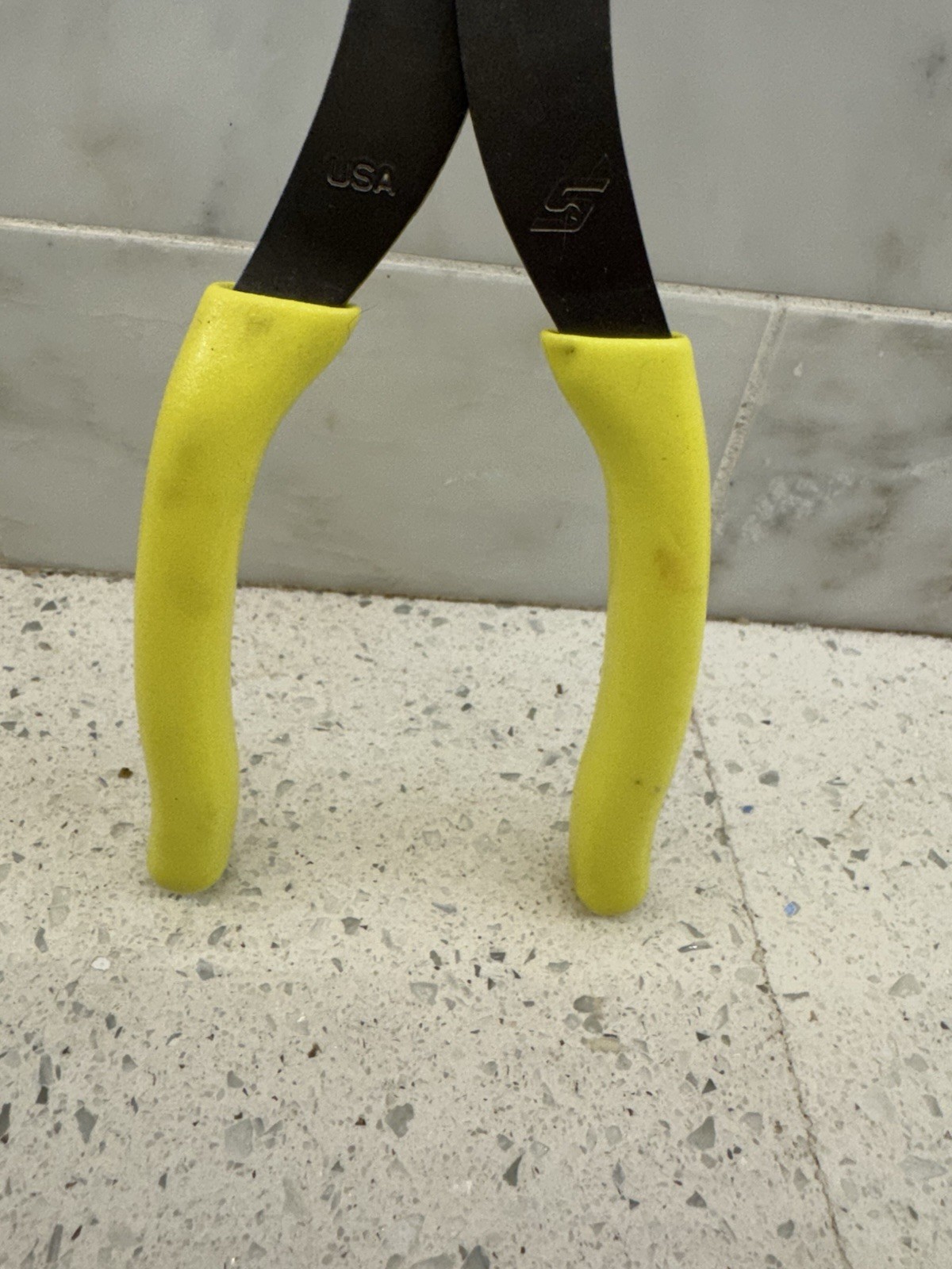 Snap-on 911ACFHV 11″ long Hi-Viz Yellow Vinyl Grip Needle Nose Pliers