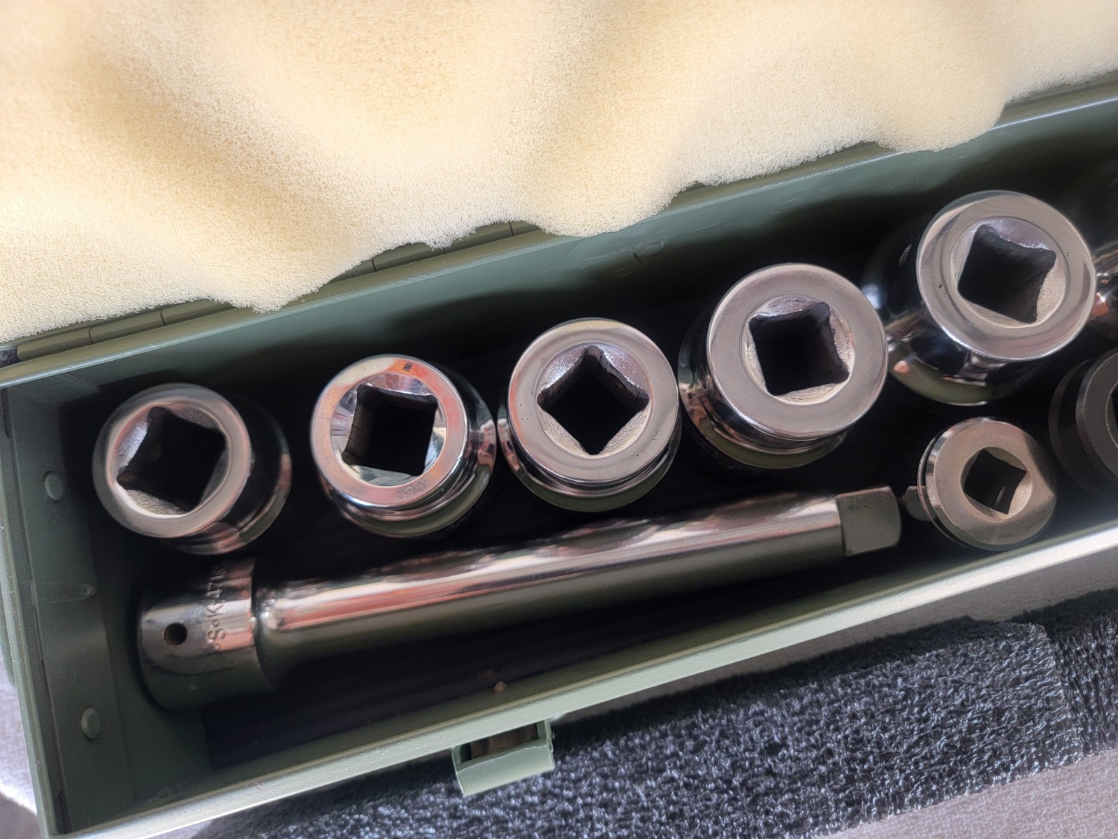 16pc JOHN DEERE Mix Socket Set 3/4″ drive SAE 7/8 to 1-7/8″ Extension Metal Box
