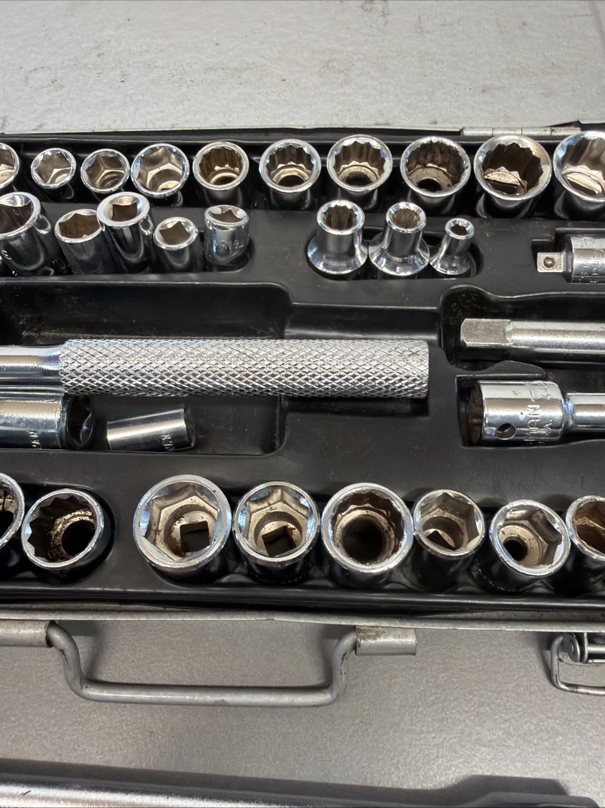 Vintage Socket Wrench Set Set In Metal Case Bt17