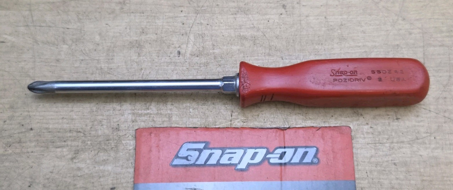 Vintage Snap On SSDZ42 – #2 Pozidrive Red Hard Handle Standard Screwdriver