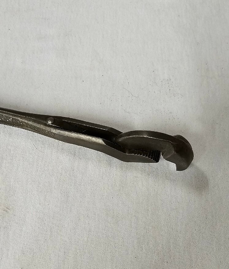 🇺🇸Vintage Heller Bros. 8” MASTERENCH Horse Logo Self Adjusting Spring Wrench
