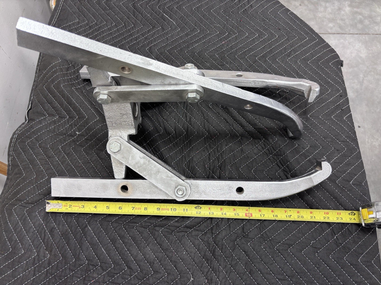 OTC 1046 17-1/2 Ton Grip-o-Matic 3 Jaw Puller