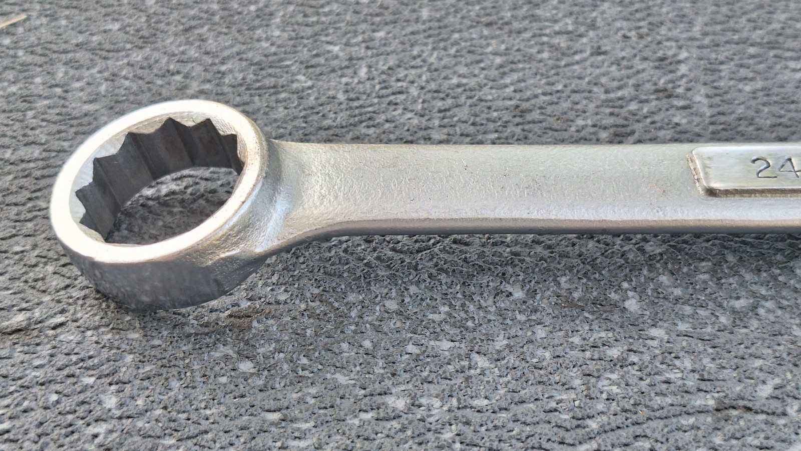 Craftsman USA 42933 -V- 27mm & 42923 -V- 24mm 12 Point Combination Wrench Set