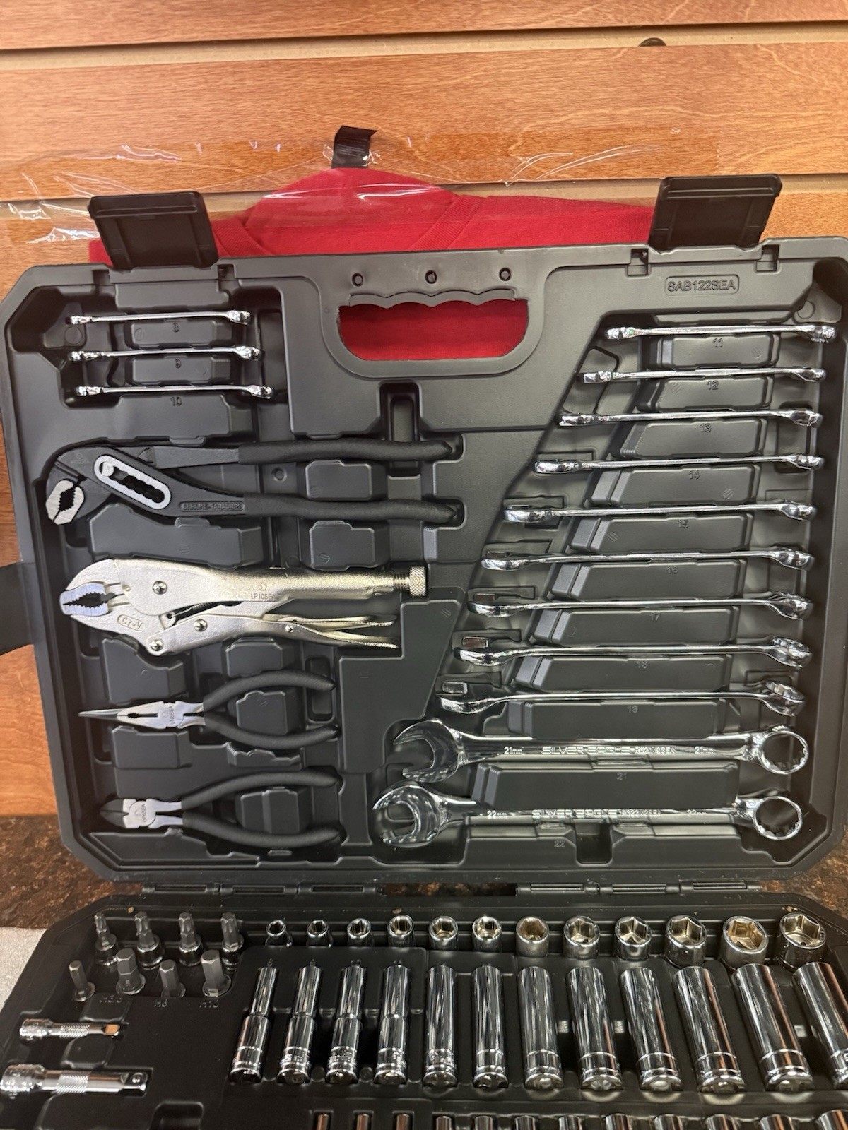 Matco Tools SAB122SEA 122 PIECE 1/4″ & 3/8″ DRIVE SILVER EAGLE TOOL SET (LOOK)
