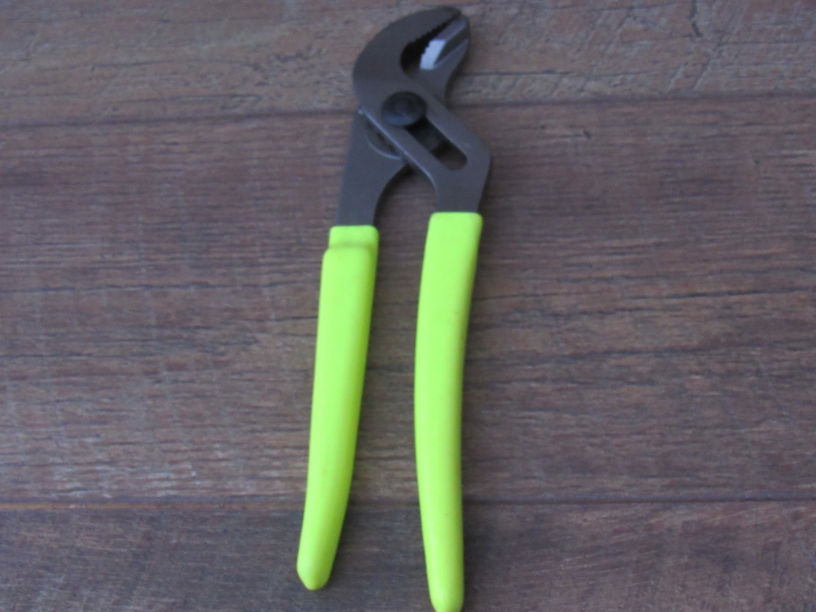 SNAP ON 91ACP HI VIZ YELLOW 9″ ADJUSTABLE JOINT INTERLOCKING CHANNEL PLIERS HV