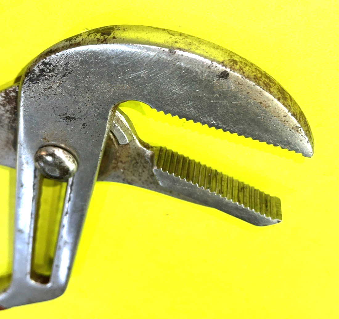 SNAP-ON & BLUE-POINT TOOLS 2 PIECE SLIP JOINT & 20 IN ADJUSTABLE JAW PLIERS