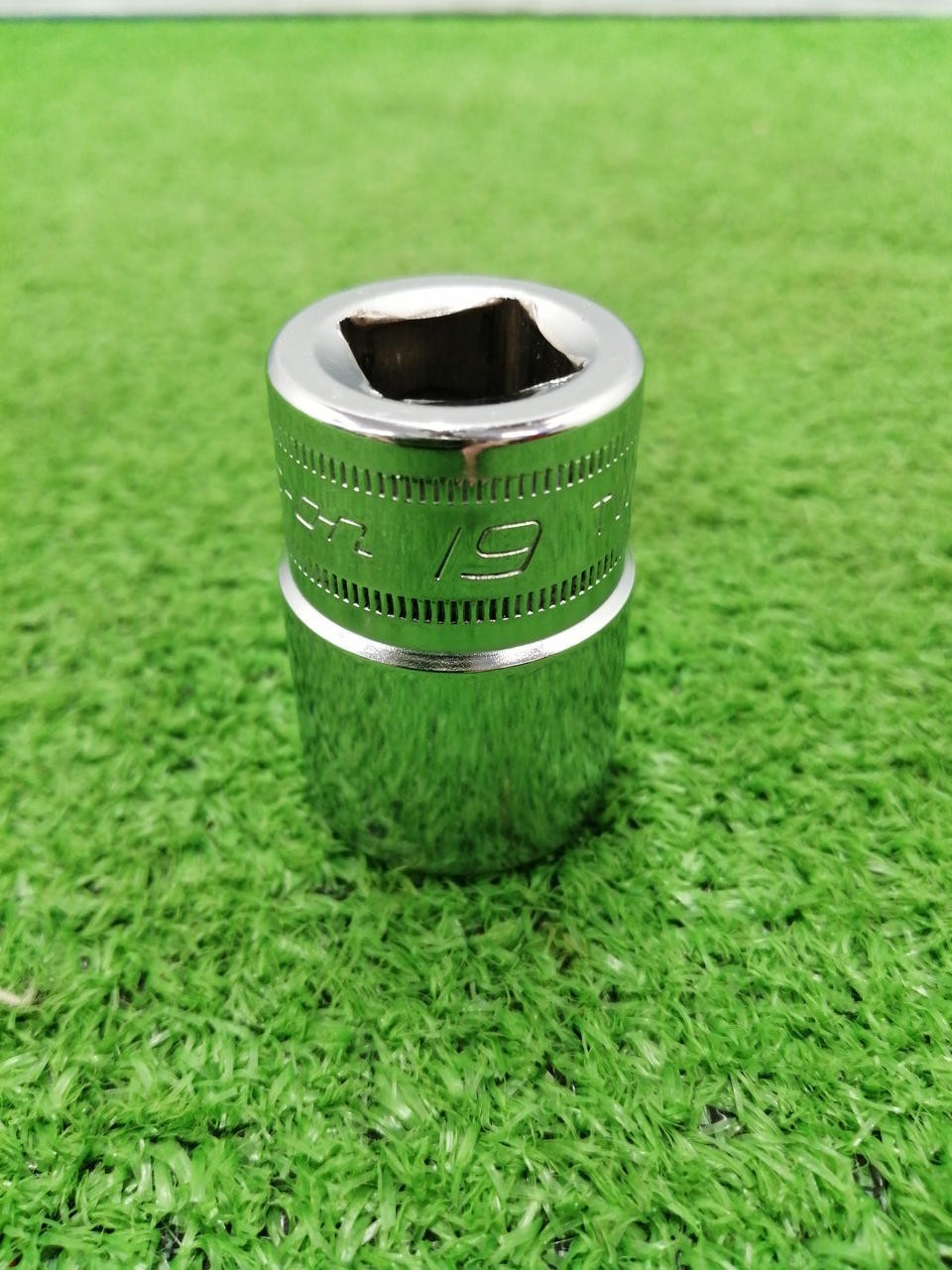Snap-on TWM19 1/2″ Drive 6-Point Metric 19 mm Flank Drive Shallow Socket