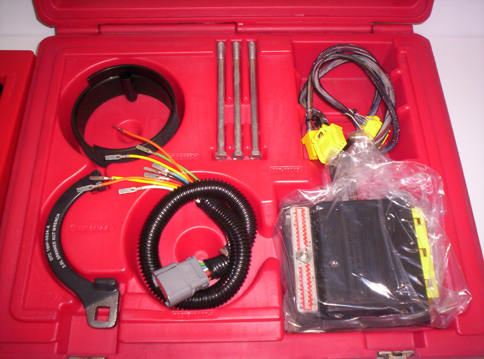 T89P-1000-B COMPLETE FORD ROTUNDA ESSENTIAL SERVICE TOOL SET.
