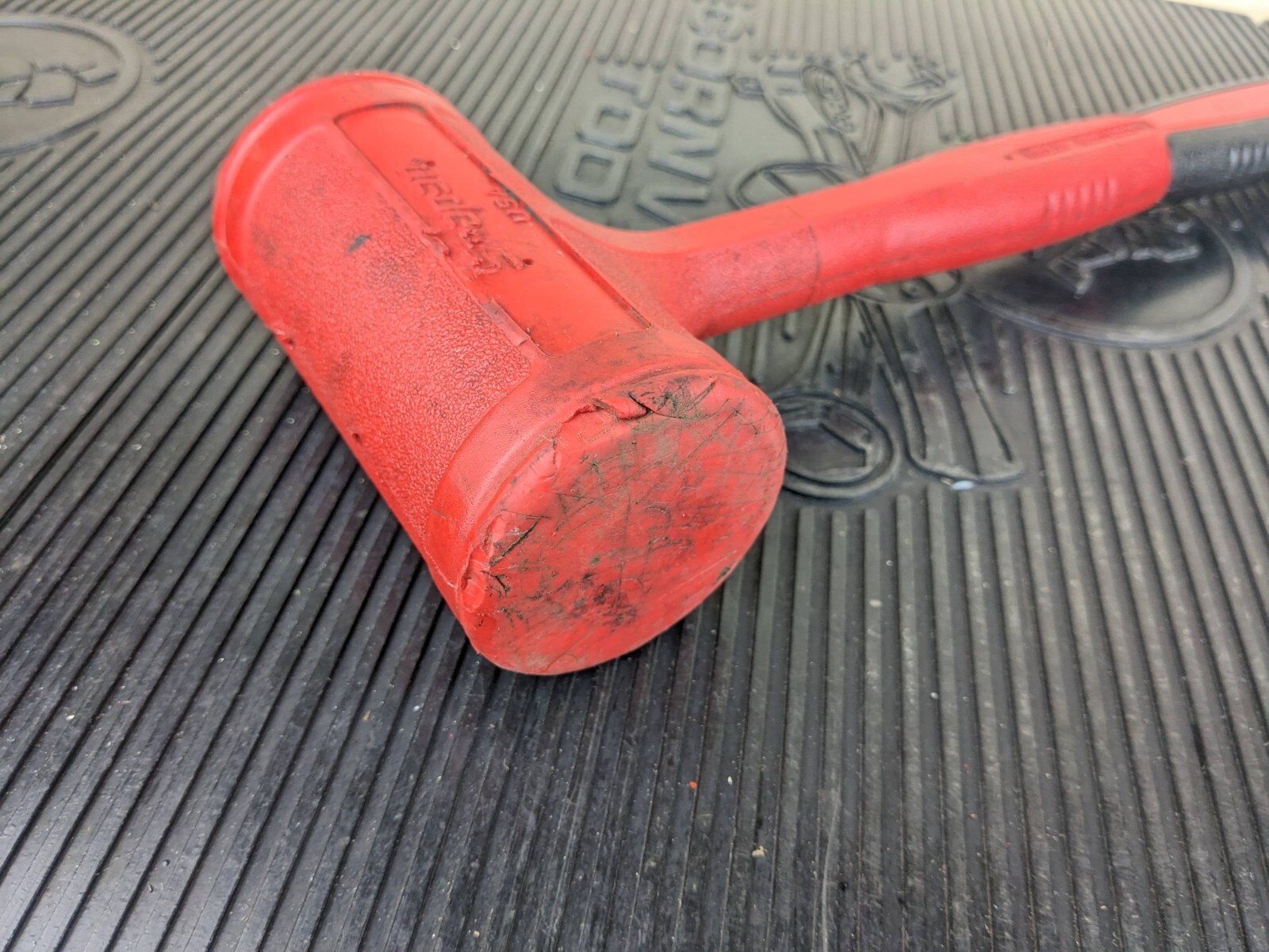 #ba806 Snap-On HBFE48 Dead Blow 48-Ounce Soft Grip Hammer RED