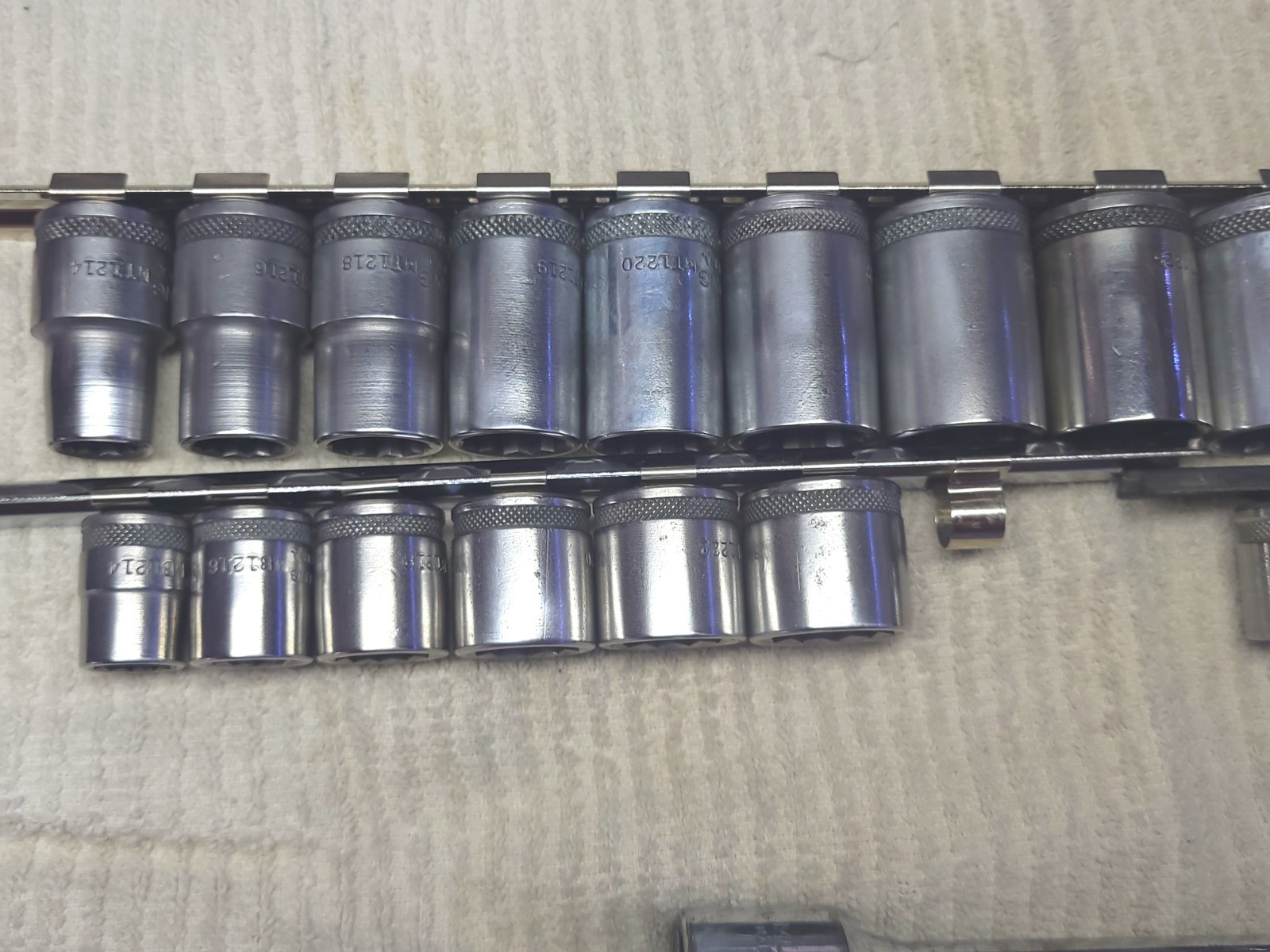 Huge Mustang New Britain Socket Set 1/2″ 3/8″ & 1/4″ Drive 31pc Buffed Nice!