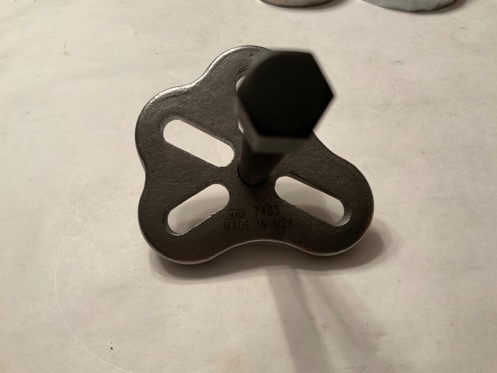 OTC Tool 7403 Steering Wheel Pulley Flywheel Puller. Center bolt and plate