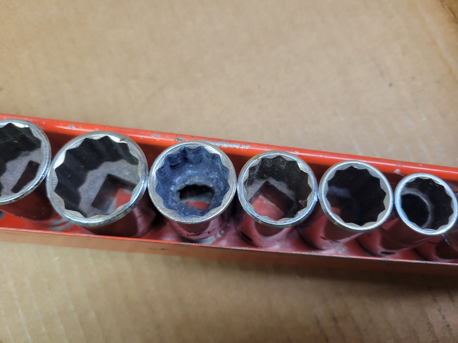 Mac Tools USA 15-Piece1/2″ Drive SAE 12-Point Socket Set 3/8 – 1-1/4″
