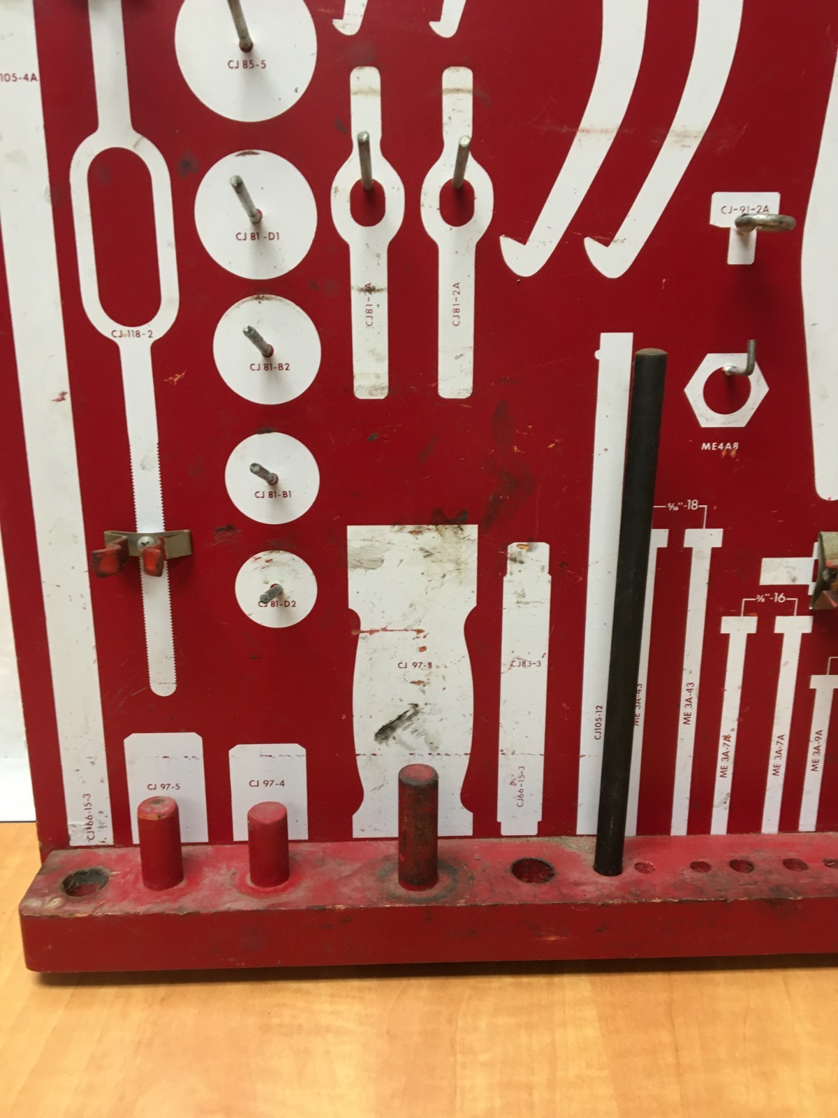 Snap On Tools Puller Set Display Board Peg Board for Cabinet CJ 1000F
