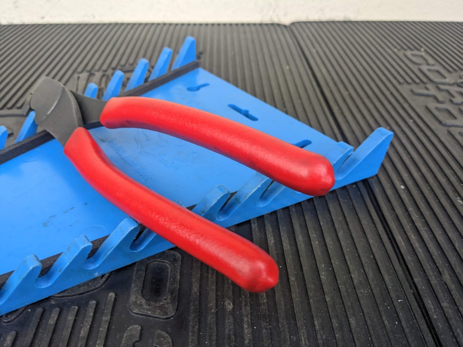#av984 Snap On USA Vector Edge High-Leverage Diagonal Cutter Pliers RED 388CF