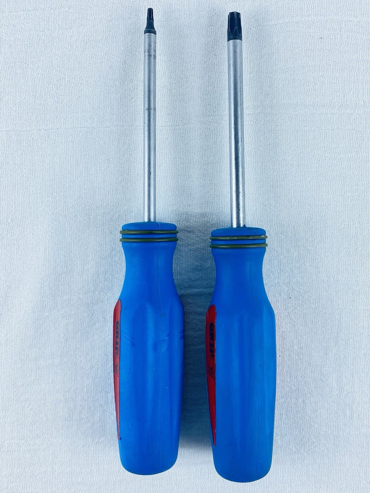Grip Hex Screwdriver (2) Pieces T-10 And T-40