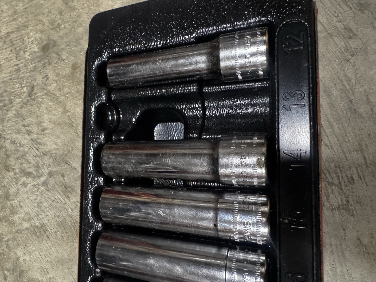 SNAP ON 313SMYA 13 Piece Metric Deep Socket Set . 1/2 In Drive. 12-24 MM