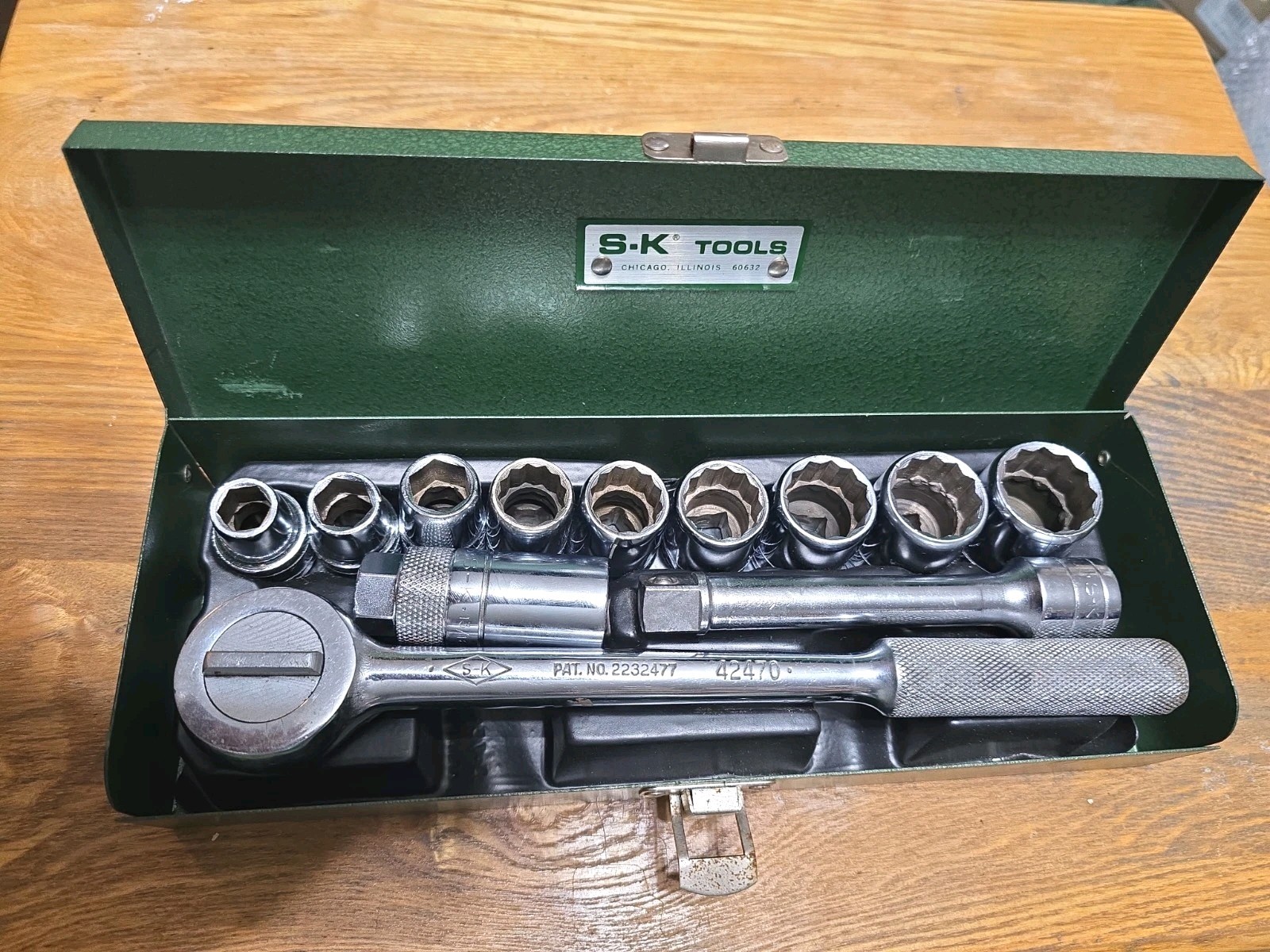 SK 401 Series 12 Piece 1/2″ Drive 6/12 Point Ratchet/Extension Socket Set USA