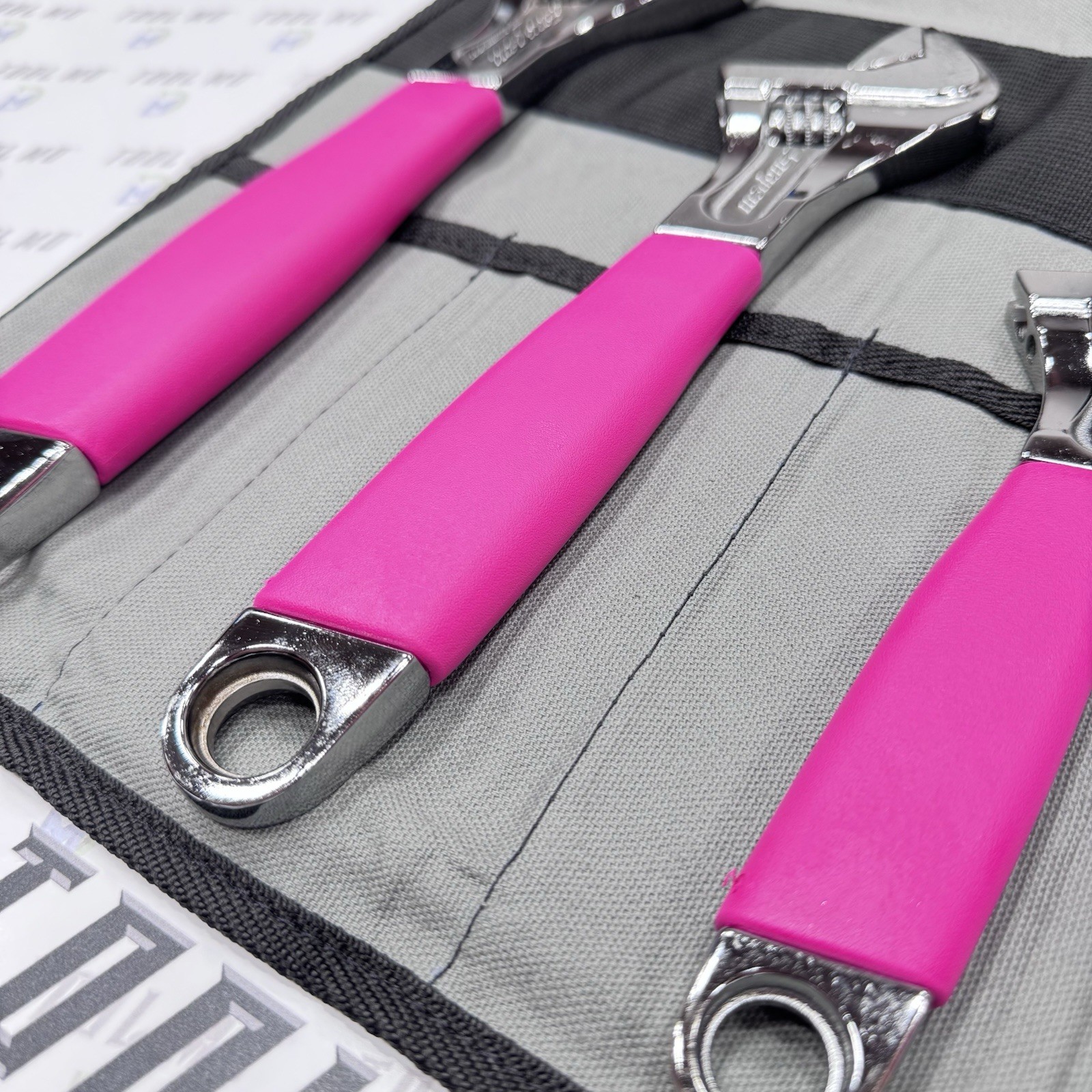 Snap-on Tools USA 4pc ELECTRIC PINK Adjustable Wrench Set In To Go Bag FAFH704C