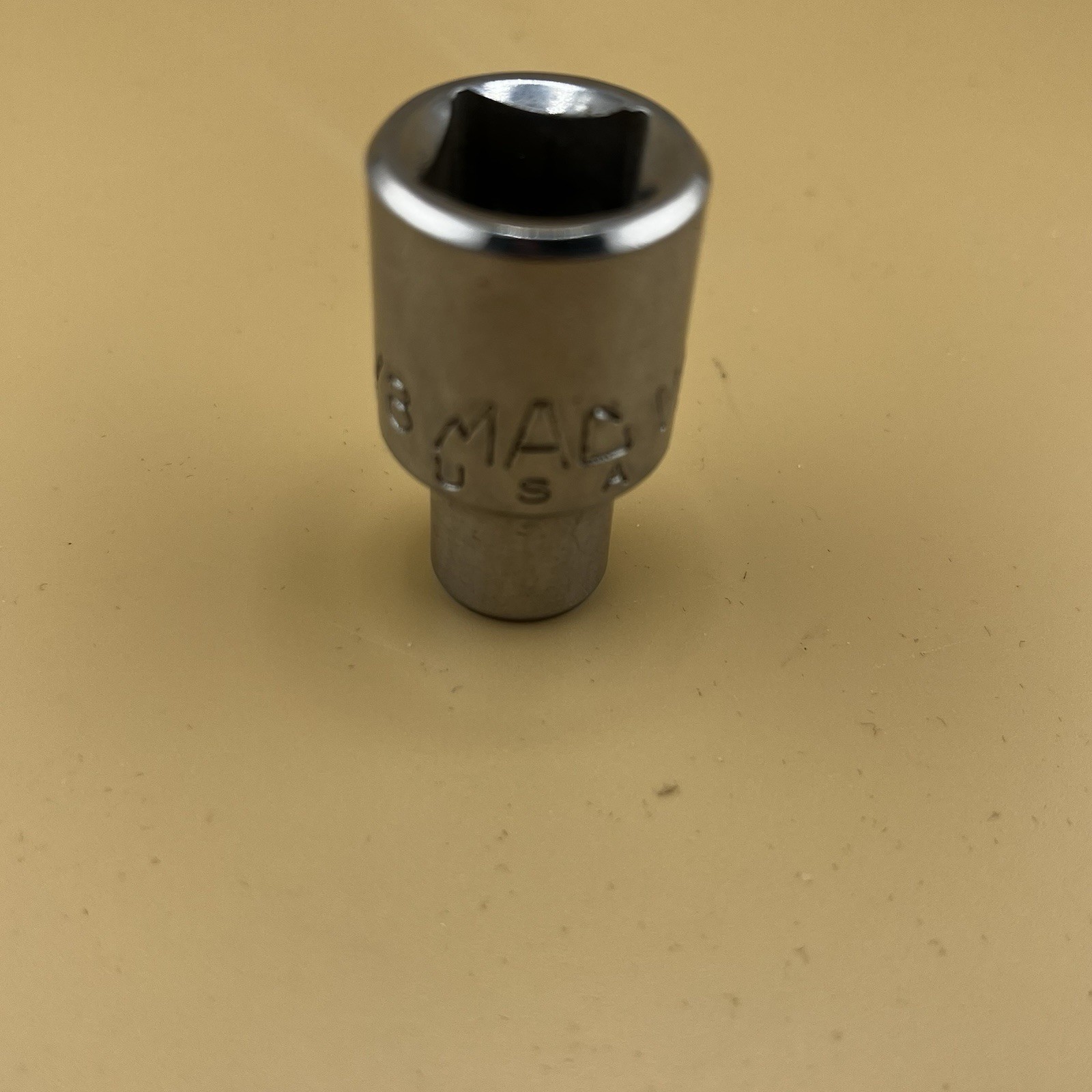 Mac Tools 1/2″ Drive 3/8″ 12PT SAE Shallow Chrome Socket USA V122R