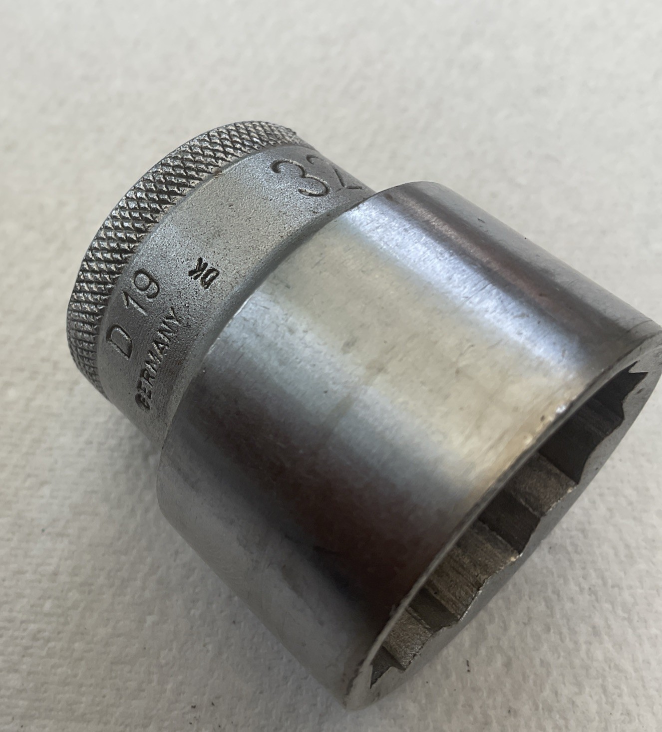GEDORE D19 32 mm metric socket 1/2” drive 12 point tool vintage D 19 series auto