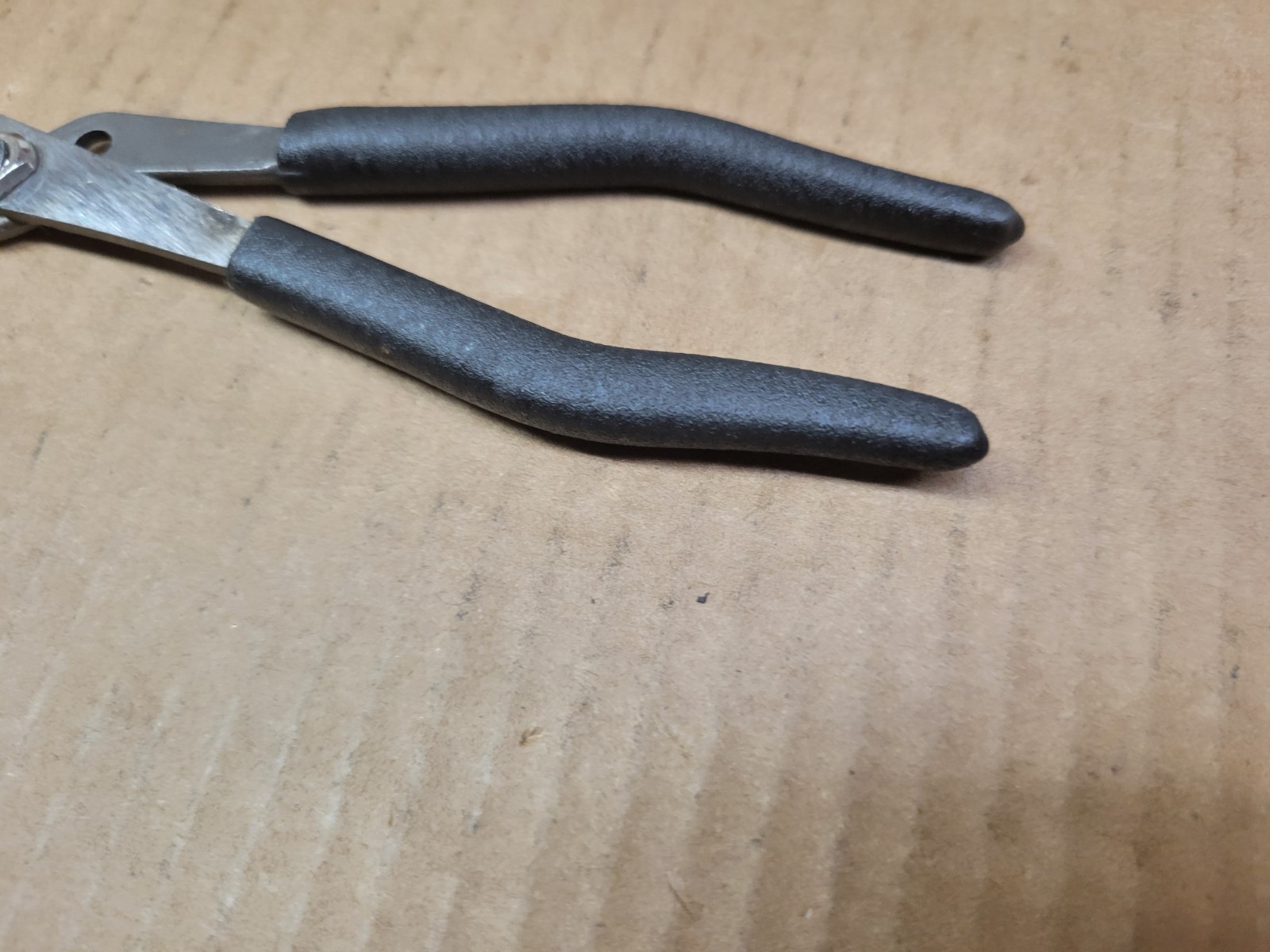 Craftsman 5-1/4″ Black Handle Comfort Grip Ignition Pliers