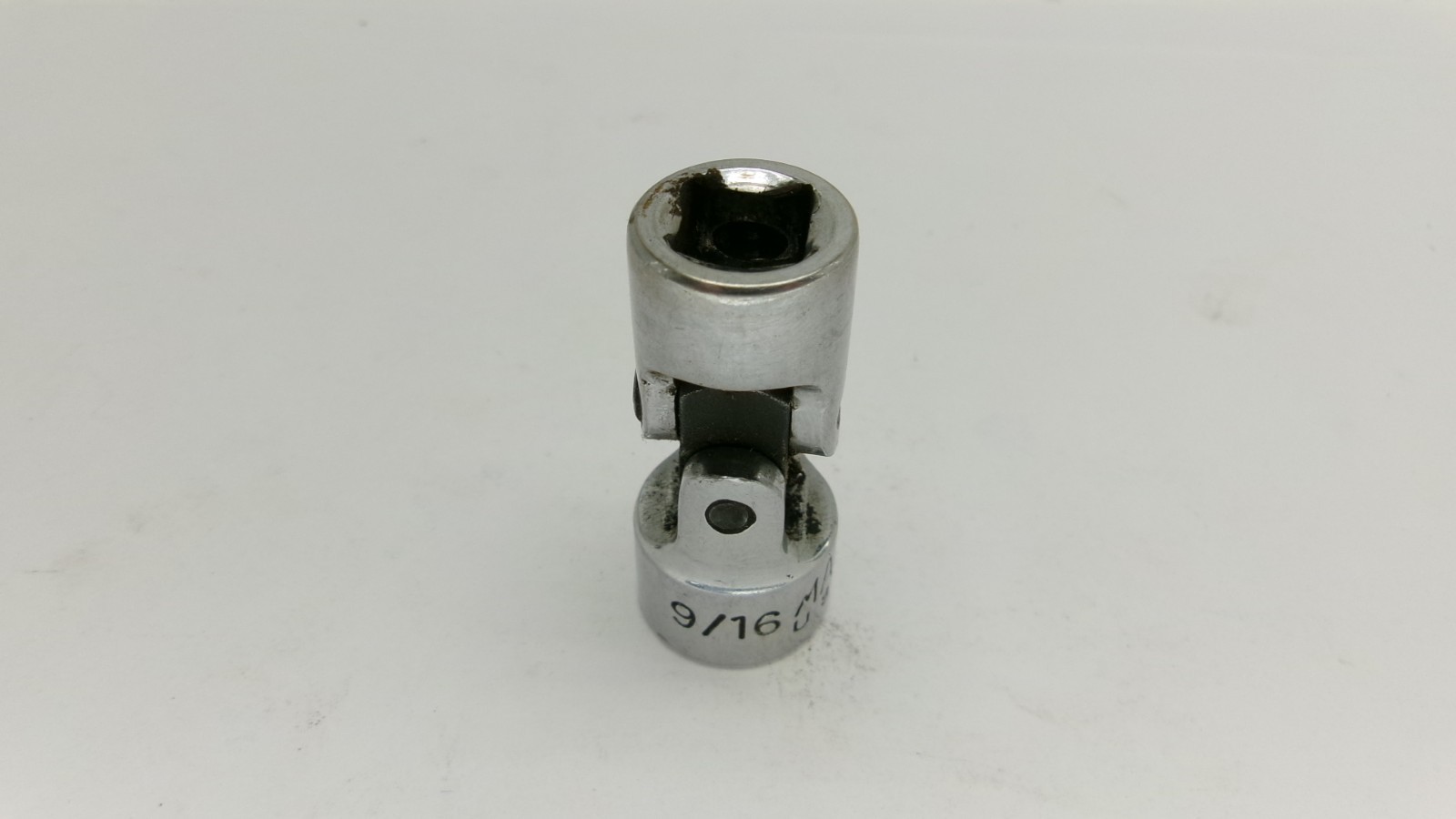 Mac tools USA 3/8″ drive 9/16” SAE 6 point Universal Swivel Socket XU186R Nice!