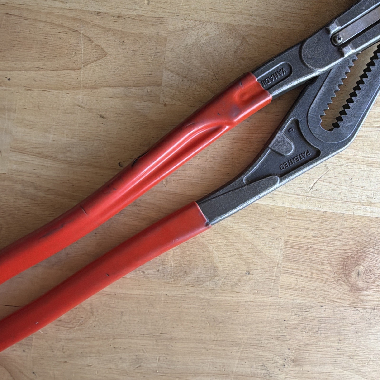 Matco Tools x Knipex 22″ Long Self Gripping Pliers Cobra Water Pump PC22 8701560