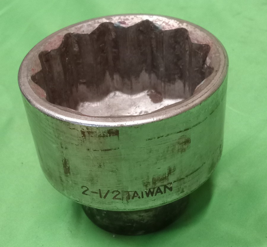 Heavy Duty 1″ Drive Ratchet 25.5″ Long Handle w/ 2-1/2″ Taiwan Socket