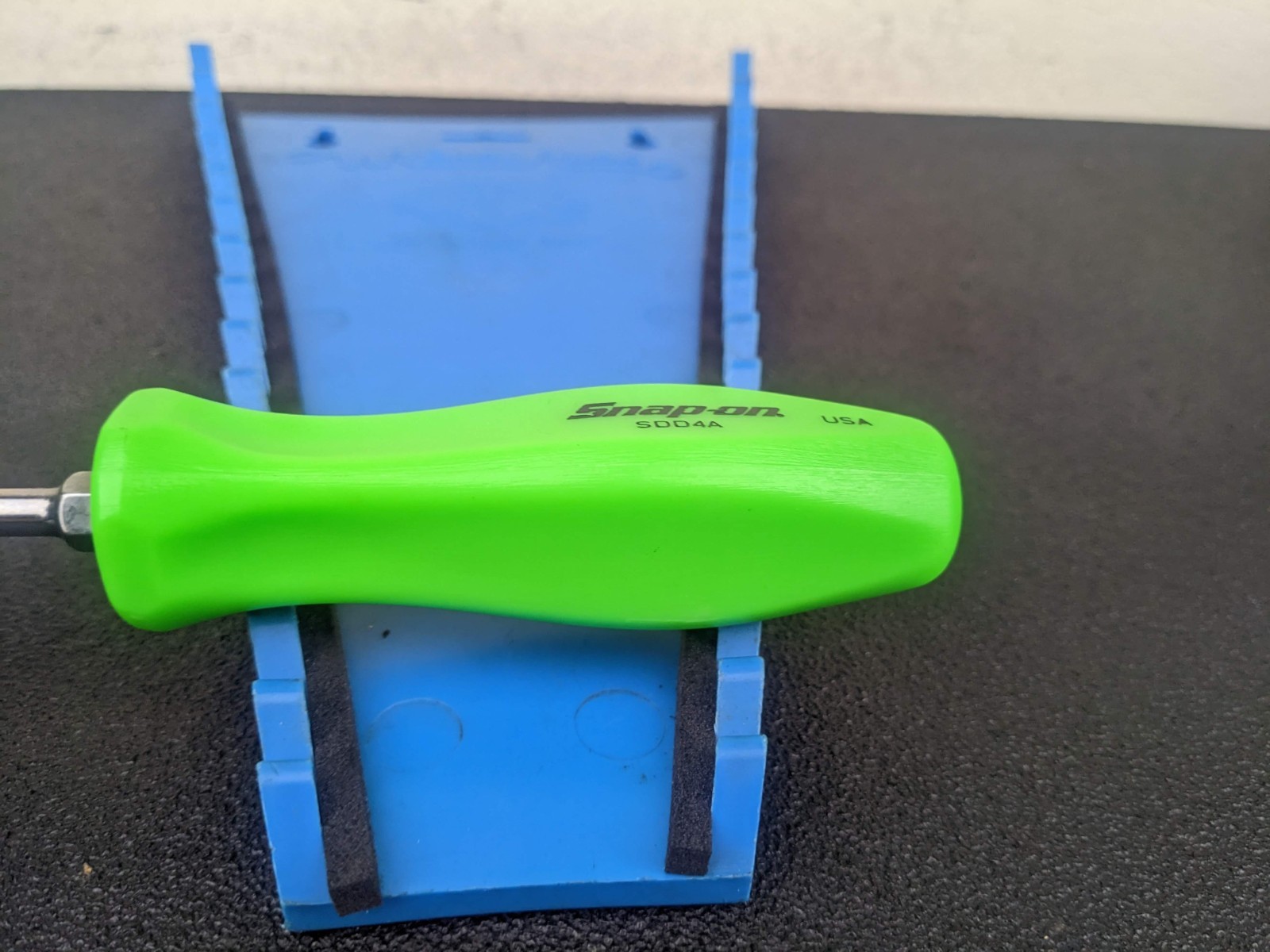#bp004 Snap-on NEW GREEN CLASSIC Hard Handle 1/4 Flat Screwdriver SDD4A SDD4AG