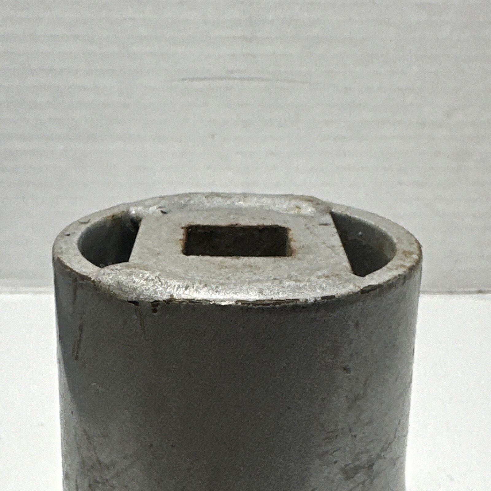 OTC 795 2- 1/2″ – 3/4″ Drive Axle Nut Socket Silver GUC