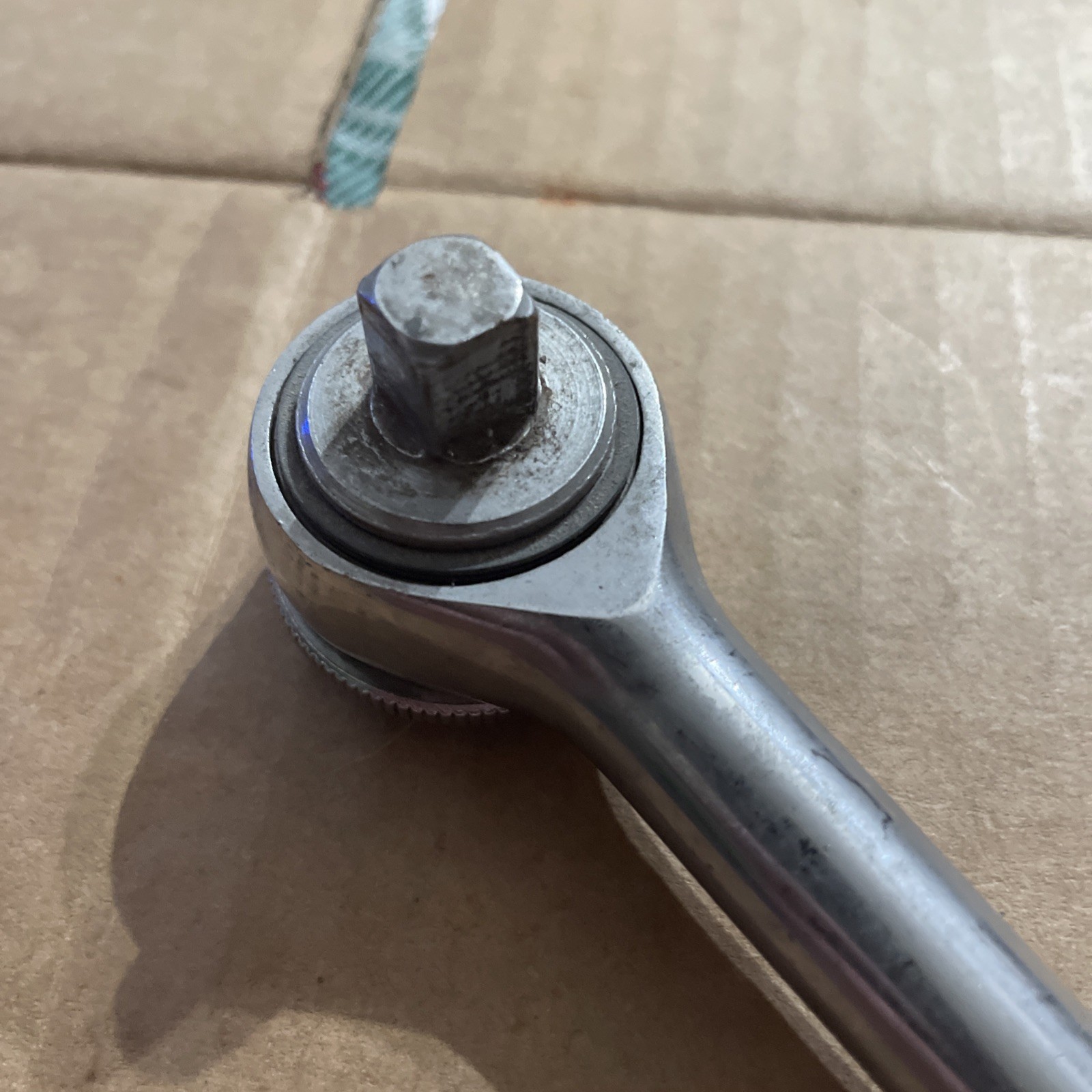 Vintage Unbranded 7-7/8” Long Ratchet 3/8″ Drive Round Head Knurled Handle Beefy