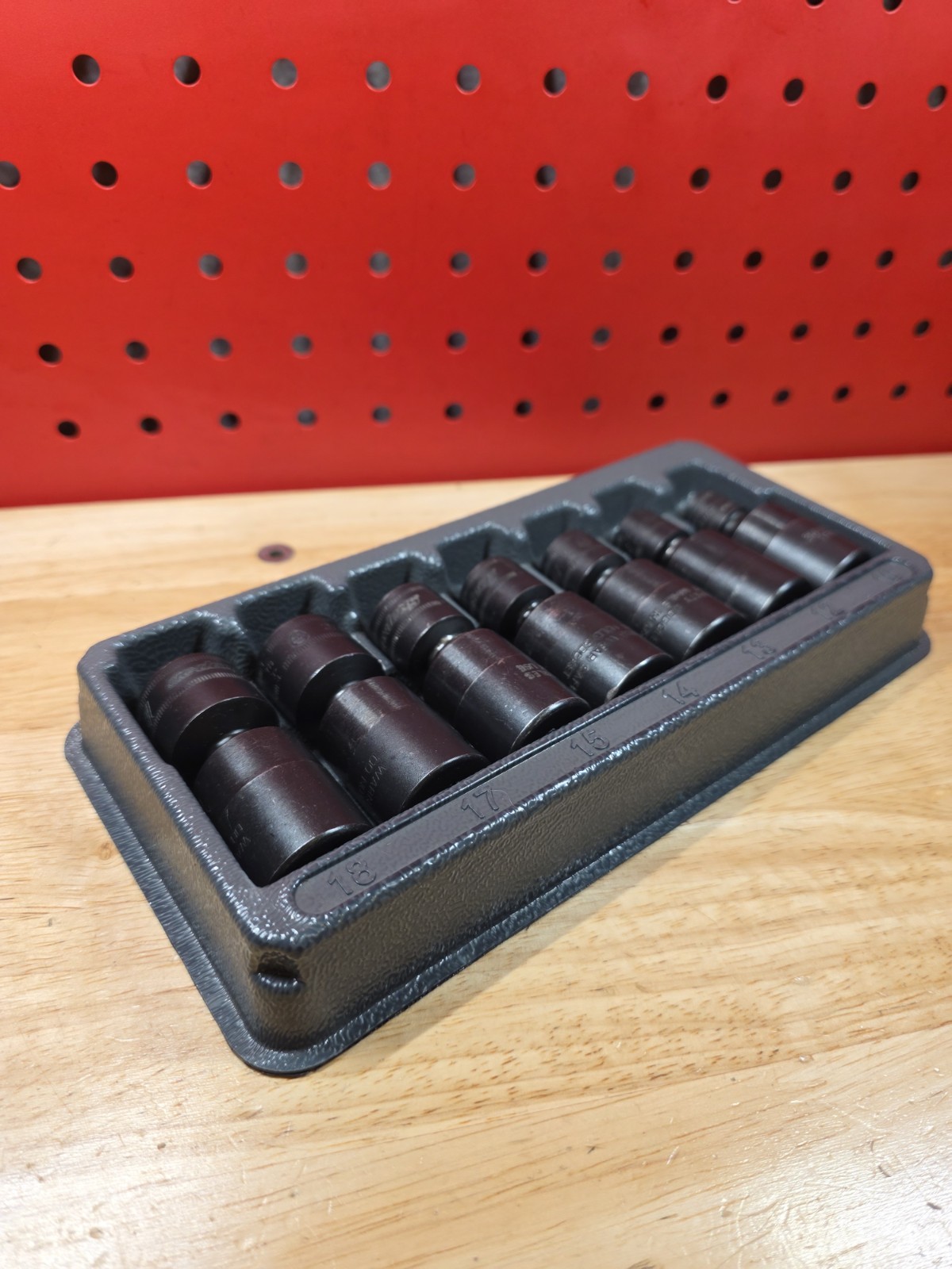 Snap-on Tools 207IPFM 7-Piece 3/8″ Metric Shallow Swivel Impact Socket Set