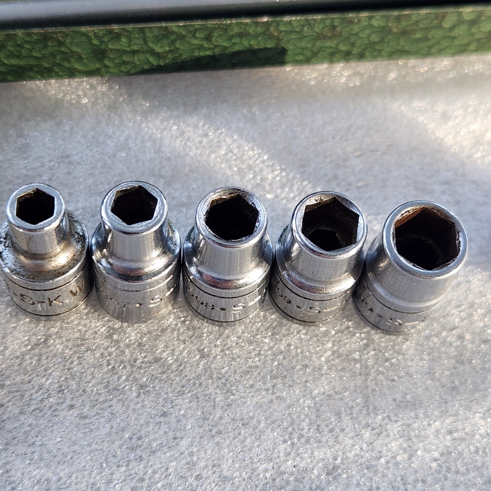 S.K. & S.K. Wayne 1/4″ & Case. 7 6 Pt Deep Sockets, 7 – 6 Pt Reg, 2 Ext. 6″ & 2″
