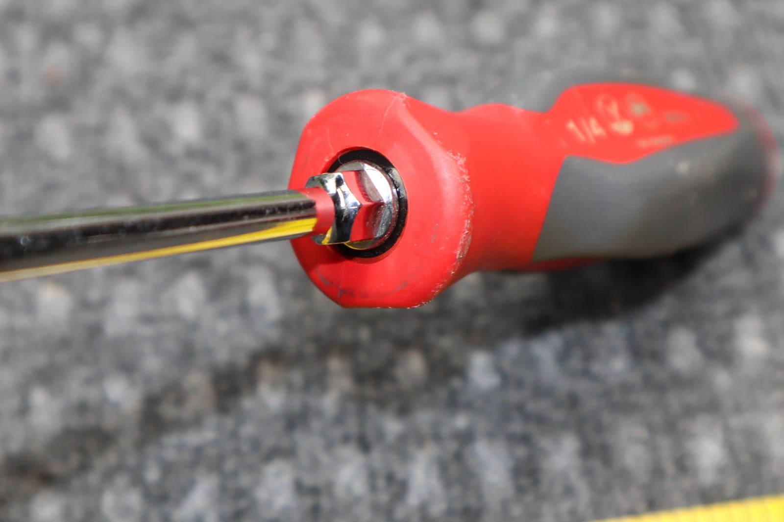 Snap On Tools 1/4″ Flat Head Screwdriver SHD4 Slotted Grip Red Gray USA Made