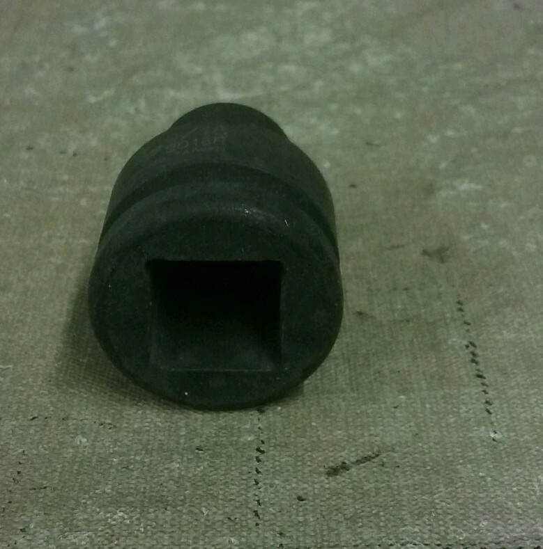 New Grey Pneumatic 9/16″ ~ 3/8″ Dr. Socket 3018R