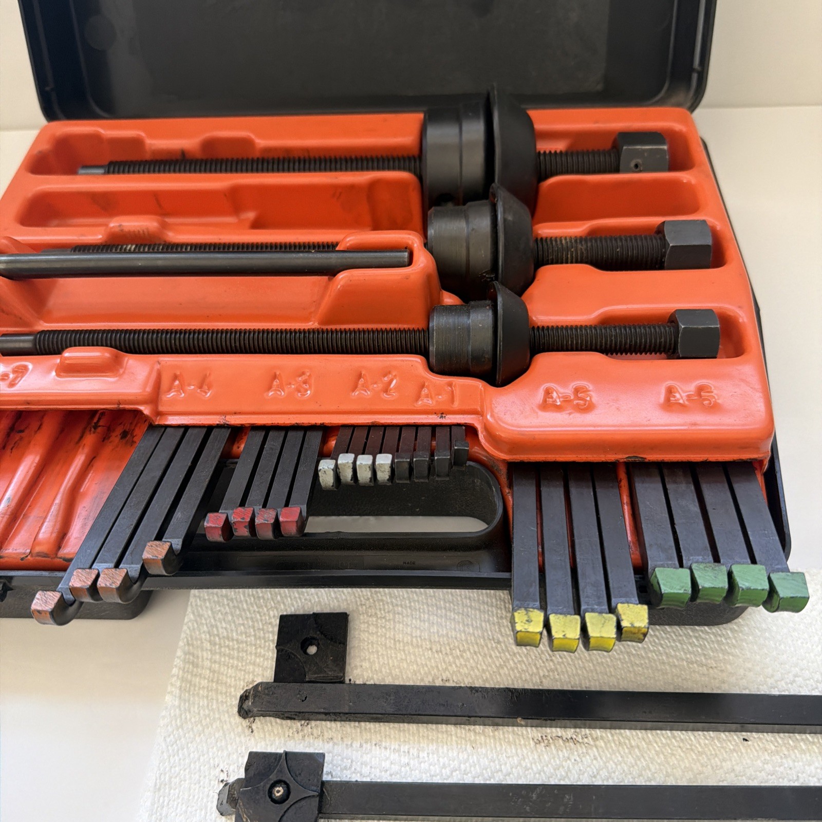 SKF TMBP7 Bearing Puller Kit Dismounting Bearings From Housing 32 Piece Tool Set