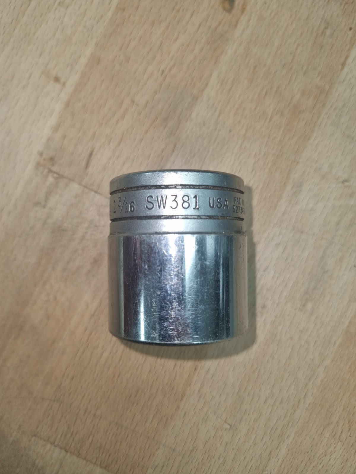 Snap-on SW381 1/2″ Drive 12 Point 1-3/16″ Shallow Socket Tool