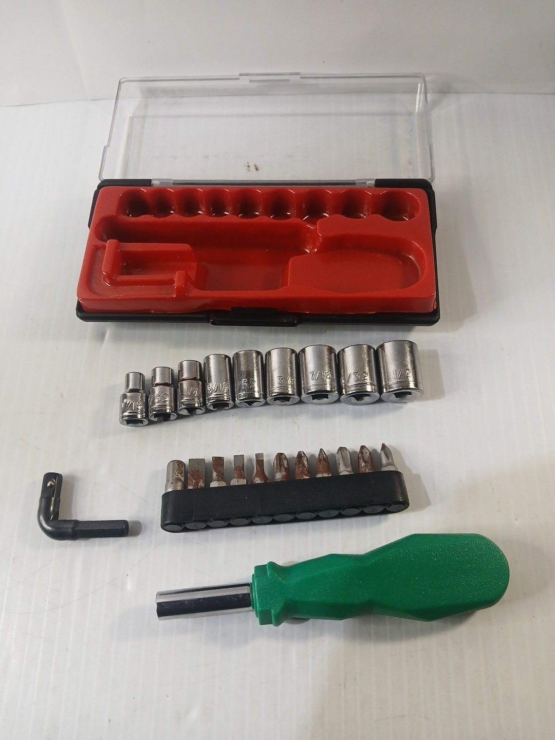 22 Piece Set Tools Socket, Multiple Bits With Attachment Handle Pre-owned