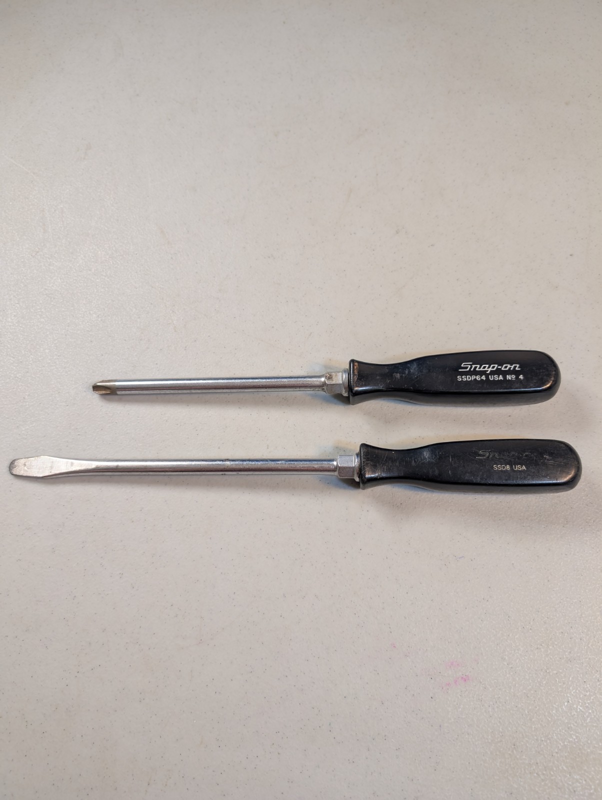Snap-On SSDP64 #4 Phillips Screwdriver & SSD8 Flat Slotted Black Hard Handle USA