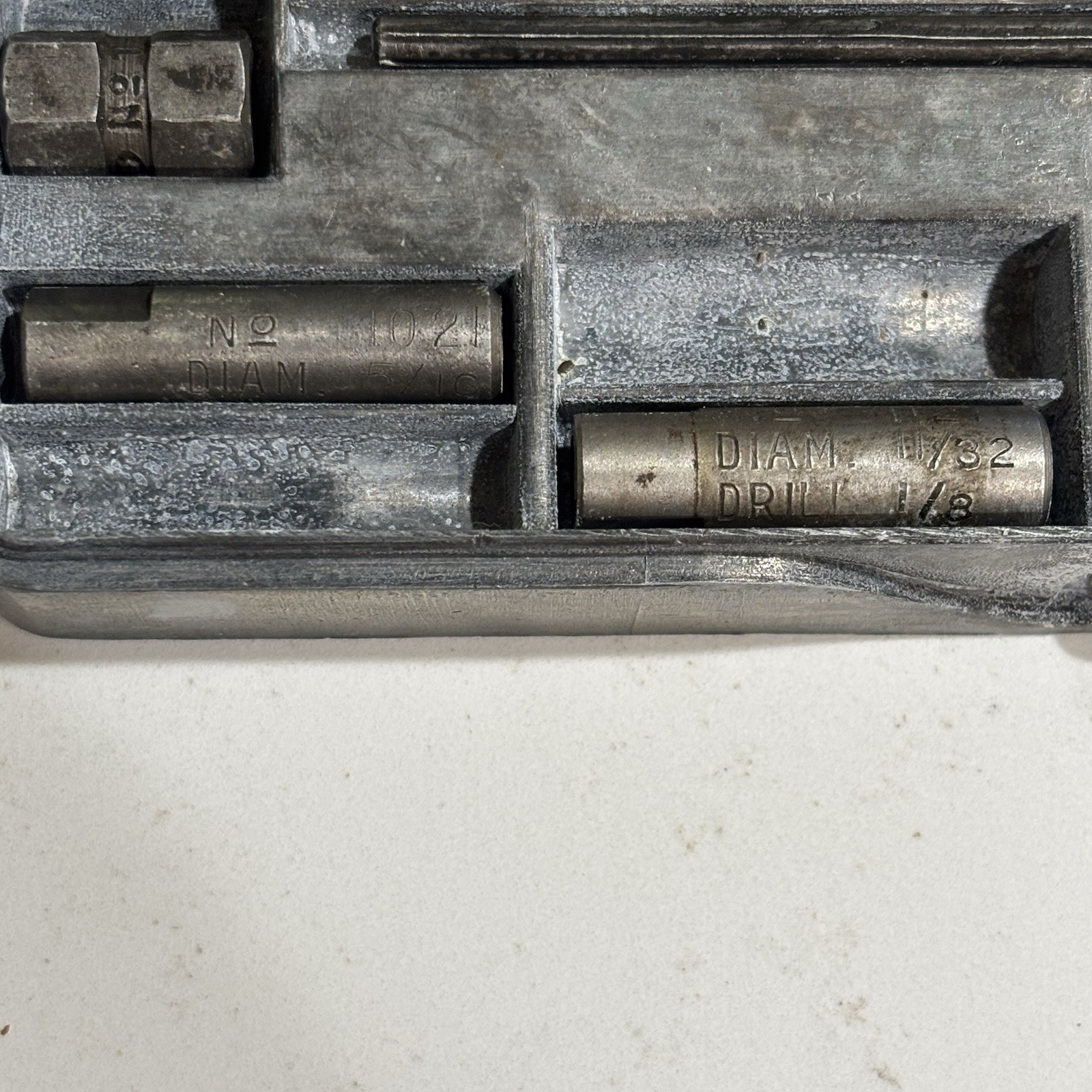 Snap-on Blue-Point Supreme Screw Extractor Set No. 1020 metal box (missing some)