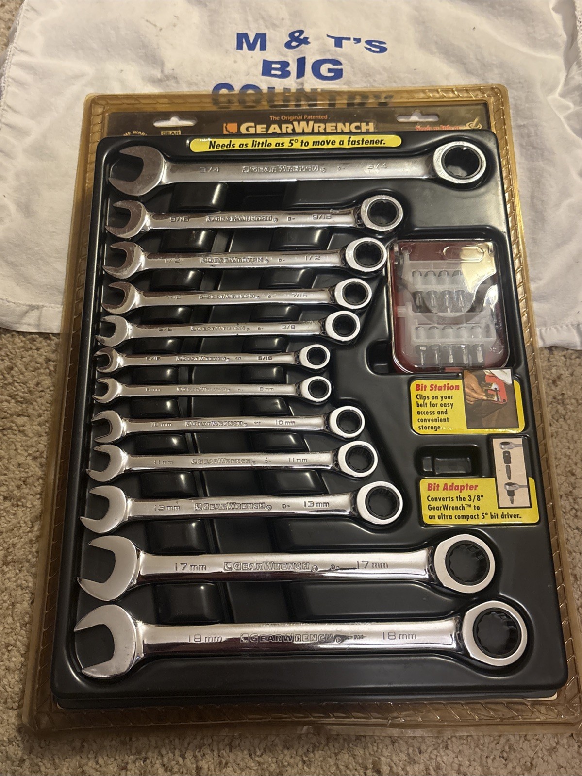 Gearwrench 32 pc Standard & Metric Set, includes bits & holder
