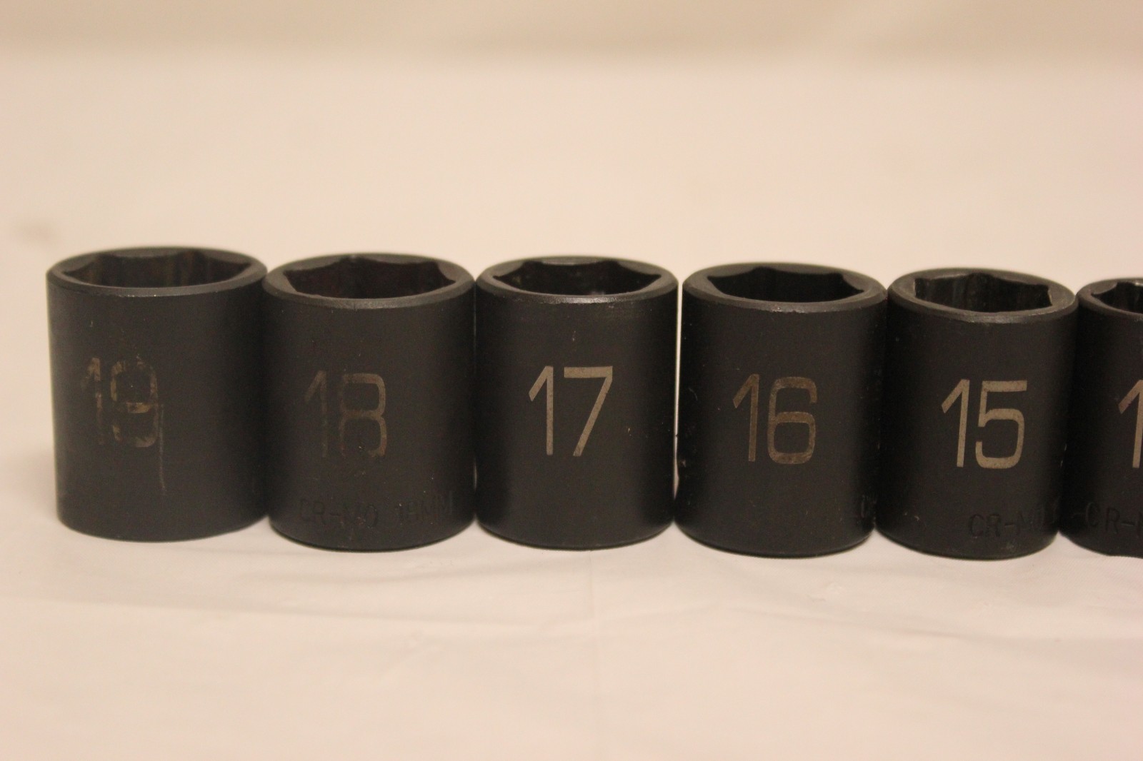 MATCO Tools ADV 13 Pc 3/8″ Drive Metric 12 Point Impact Socket Set 7-19mm F2B8